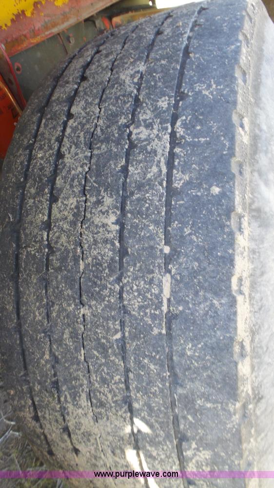 image for item K8291 1994 Mack Maxidyne DM690S mixer truck