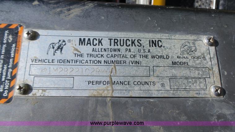 image for item K8291 1994 Mack Maxidyne DM690S mixer truck