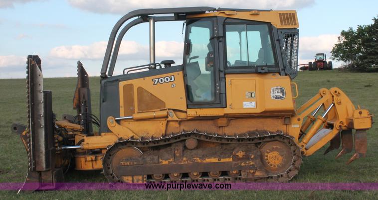 image for item K8874 2005 John Deere 700J LT dozer