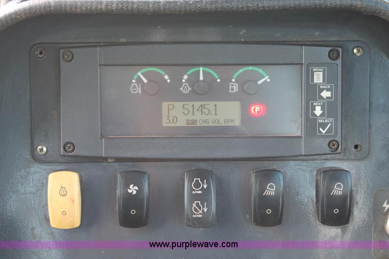 image for item K8874 2005 John Deere 700J LT dozer