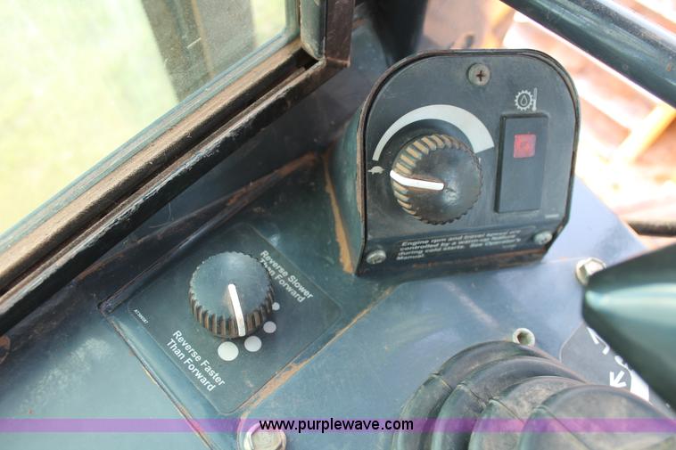 image for item K8874 2005 John Deere 700J LT dozer