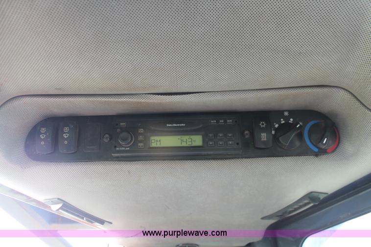 image for item K8874 2005 John Deere 700J LT dozer