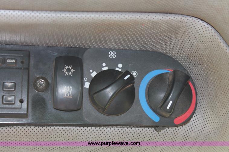 image for item K8874 2005 John Deere 700J LT dozer