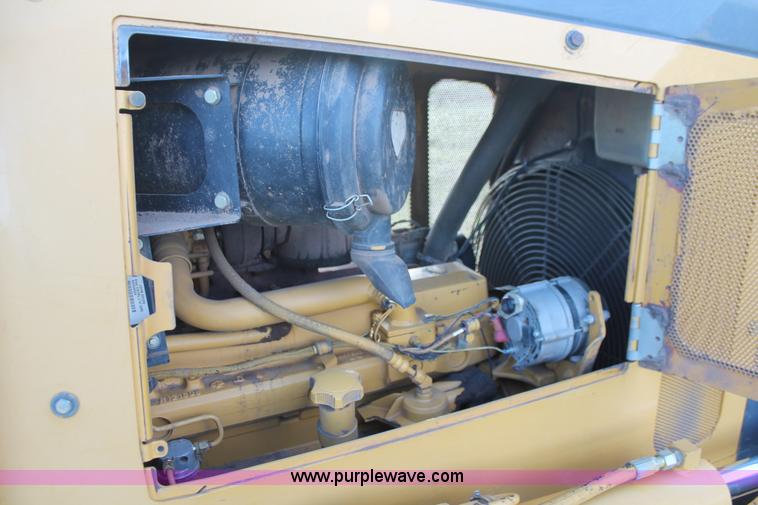 image for item K8874 2005 John Deere 700J LT dozer