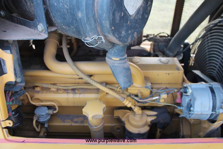 image for item K8874 2005 John Deere 700J LT dozer