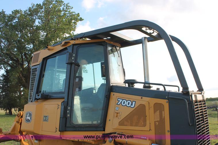 image for item K8874 2005 John Deere 700J LT dozer