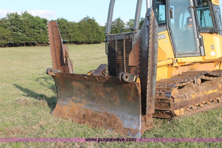 image for item K8874 2005 John Deere 700J LT dozer