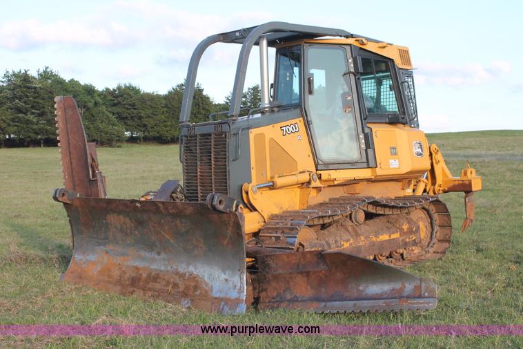 image for item K8874 2005 John Deere 700J LT dozer