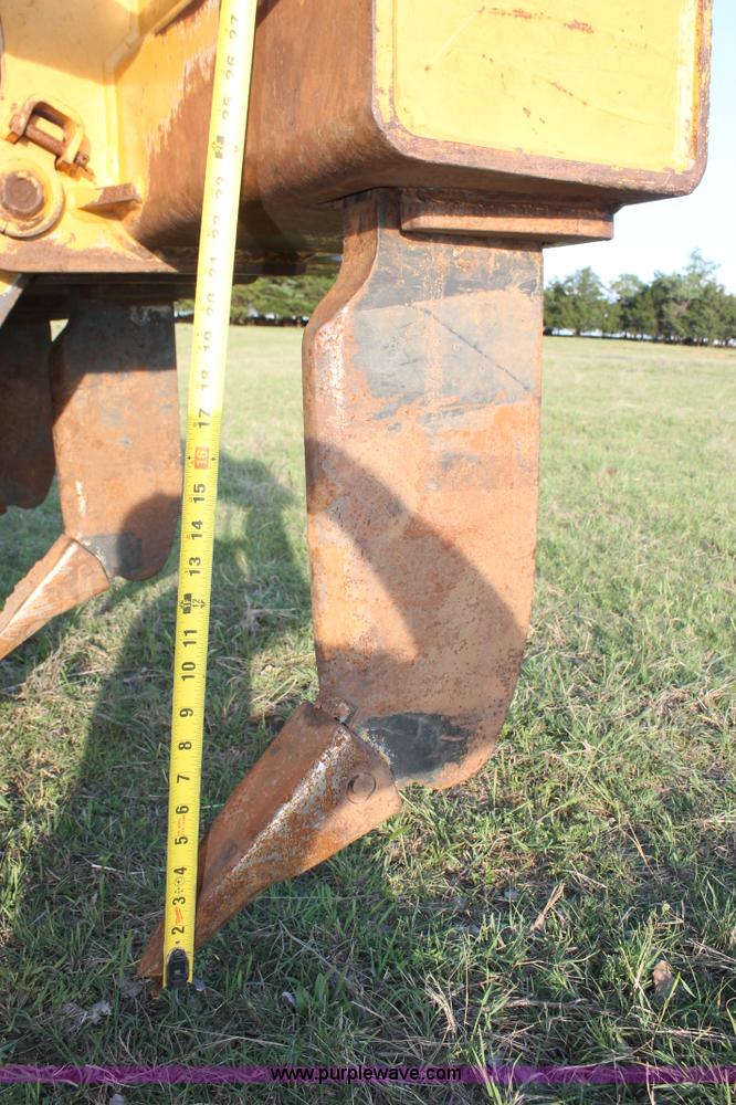 image for item K8874 2005 John Deere 700J LT dozer