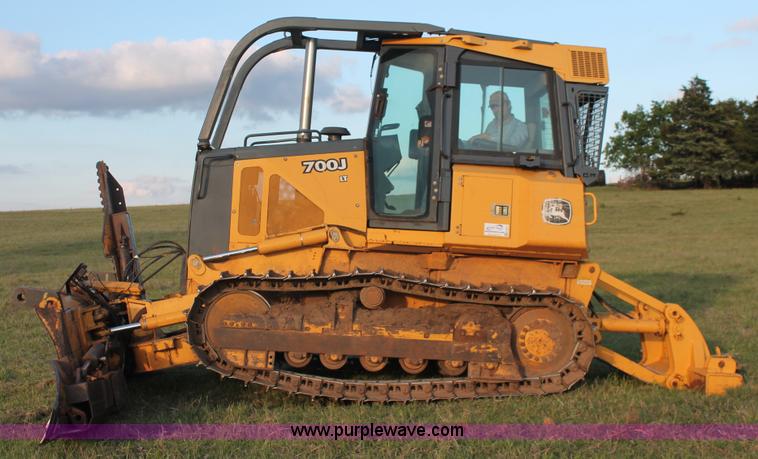 image for item K8874 2005 John Deere 700J LT dozer