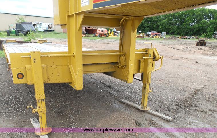 image for item L1536 2000 Interstate G20DT equipment trailer