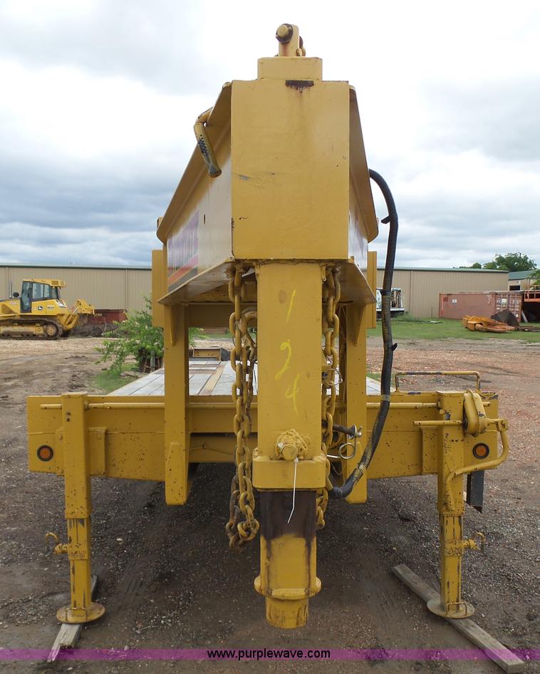 image for item L1536 2000 Interstate G20DT equipment trailer