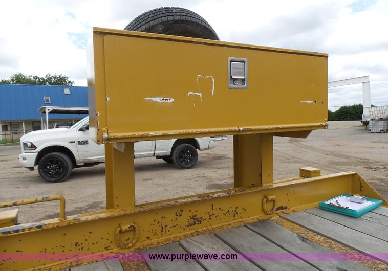 image for item L1536 2000 Interstate G20DT equipment trailer