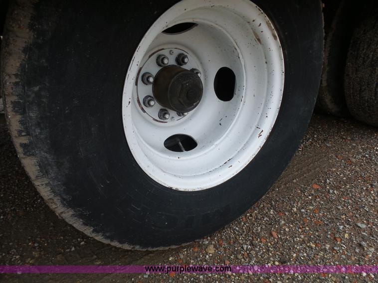 image for item L1536 2000 Interstate G20DT equipment trailer