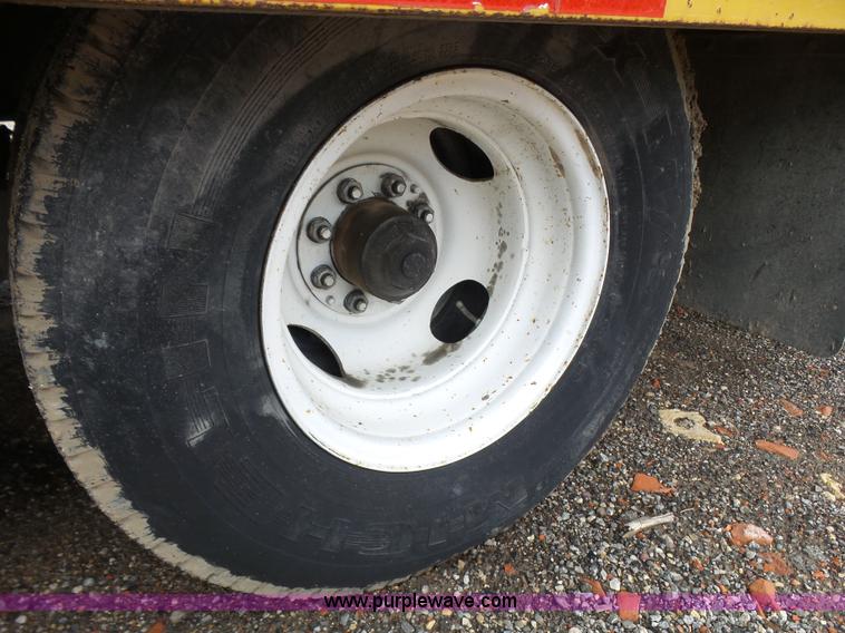 image for item L1536 2000 Interstate G20DT equipment trailer