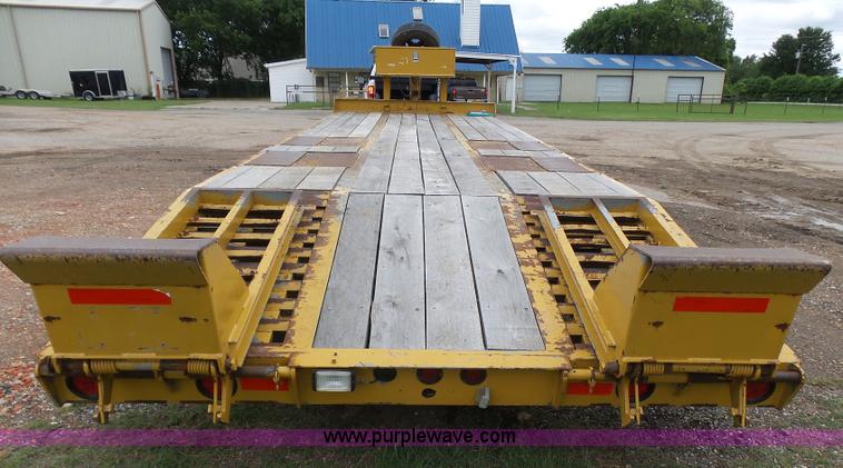 image for item L1536 2000 Interstate G20DT equipment trailer