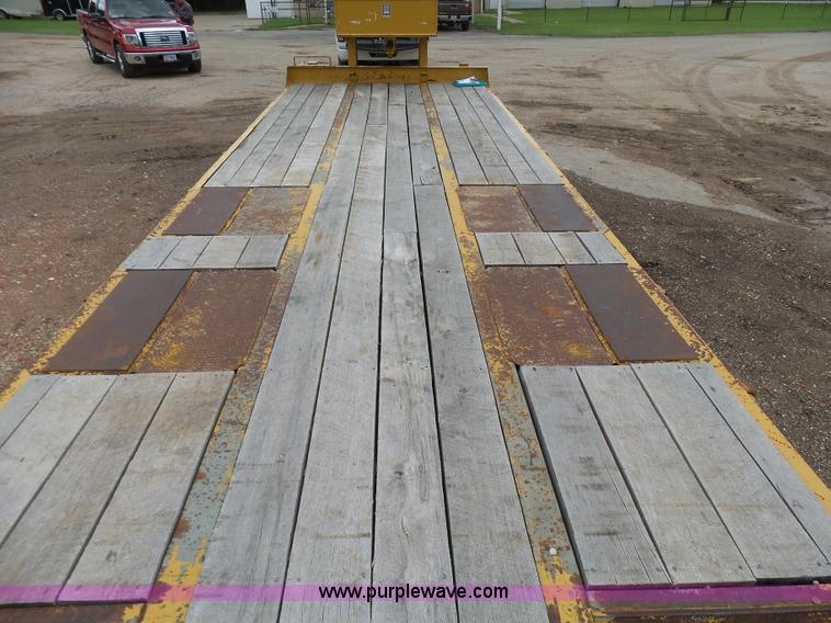 image for item L1536 2000 Interstate G20DT equipment trailer