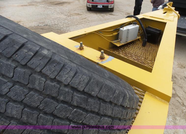 image for item L1536 2000 Interstate G20DT equipment trailer