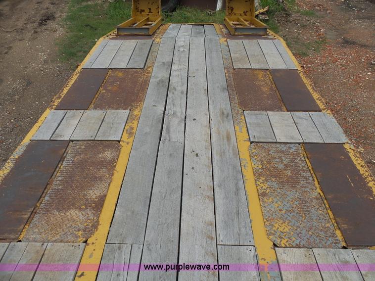 image for item L1536 2000 Interstate G20DT equipment trailer