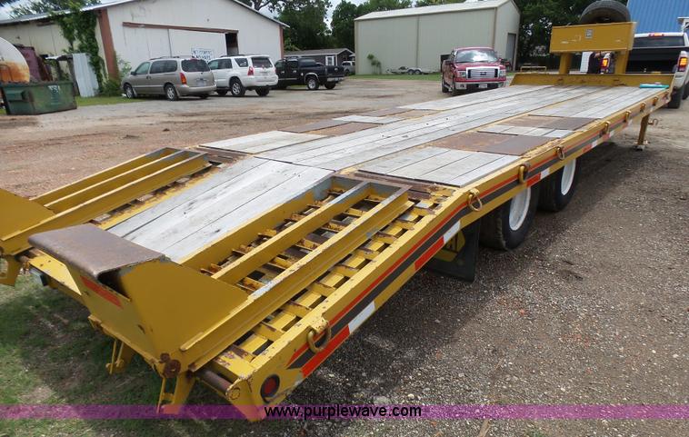 image for item L1536 2000 Interstate G20DT equipment trailer