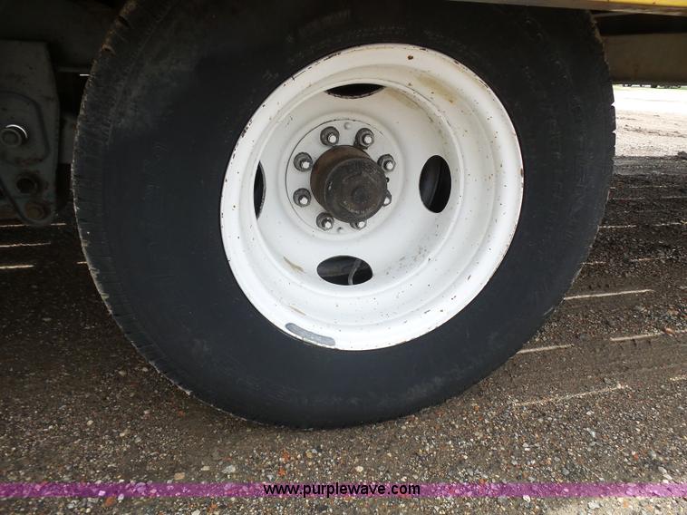 image for item L1536 2000 Interstate G20DT equipment trailer