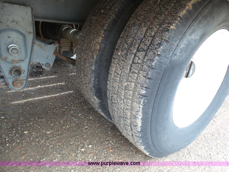 image for item L1536 2000 Interstate G20DT equipment trailer