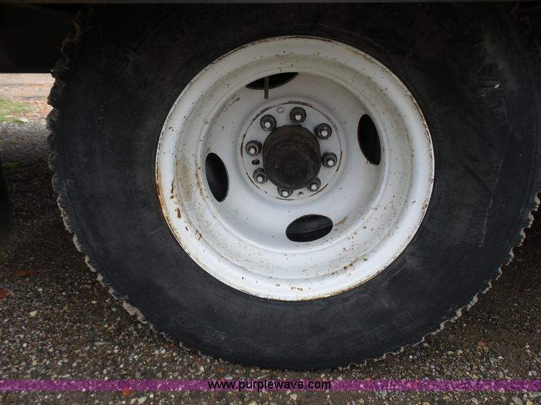 image for item L1536 2000 Interstate G20DT equipment trailer