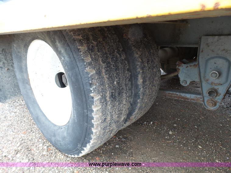 image for item L1536 2000 Interstate G20DT equipment trailer