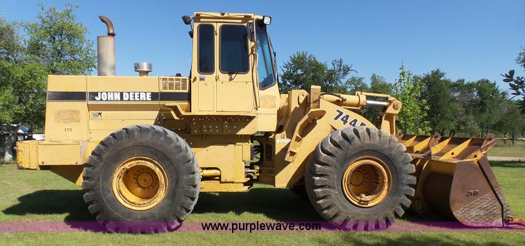 image for item L1537 1996 John Deere 744E wheel loader