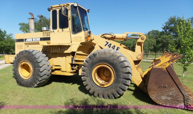 image for item L1537 1996 John Deere 744E wheel loader