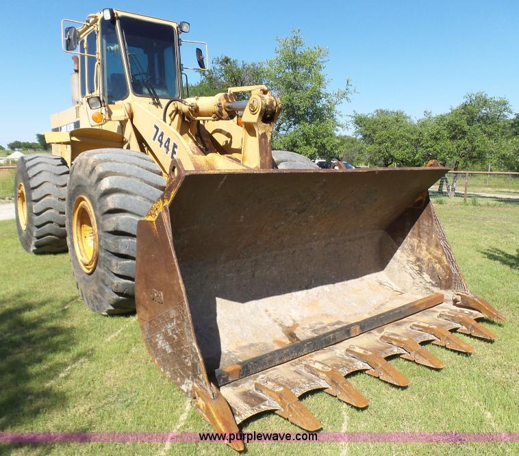 image for item L1537 1996 John Deere 744E wheel loader