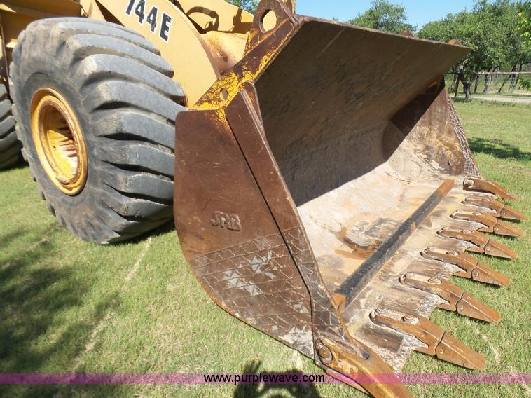 image for item L1537 1996 John Deere 744E wheel loader