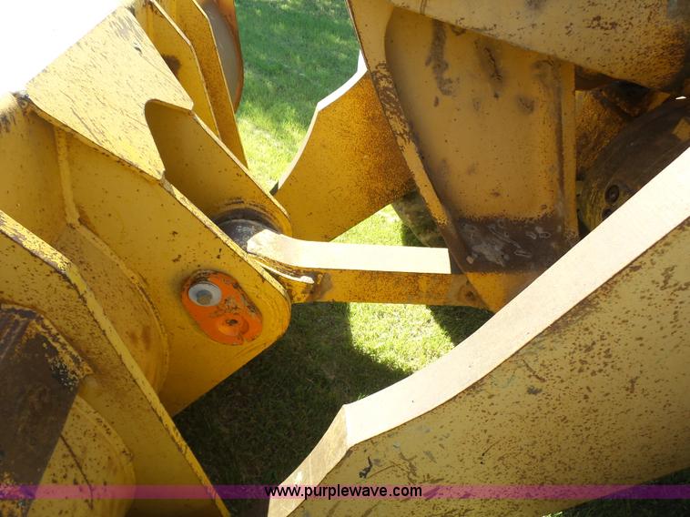 image for item L1537 1996 John Deere 744E wheel loader