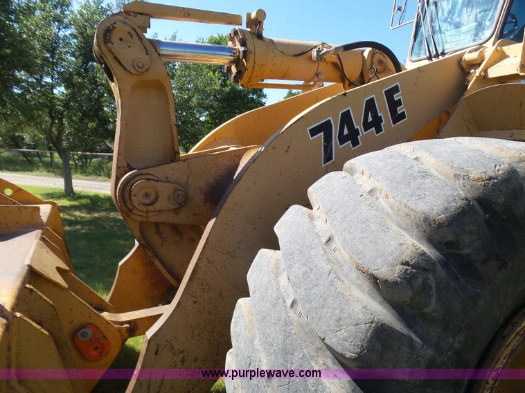 image for item L1537 1996 John Deere 744E wheel loader