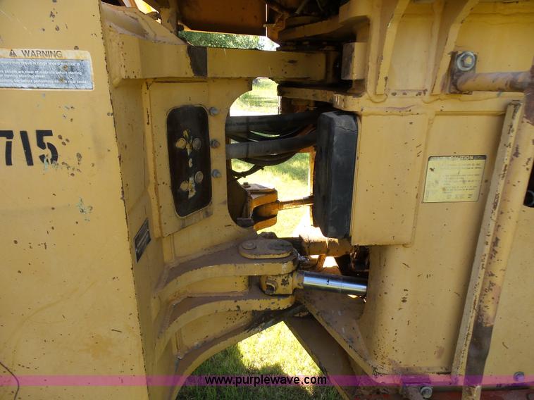 image for item L1537 1996 John Deere 744E wheel loader