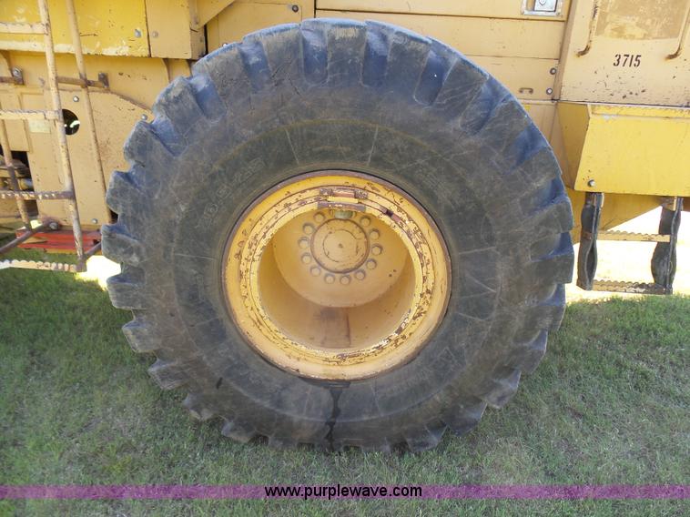 image for item L1537 1996 John Deere 744E wheel loader