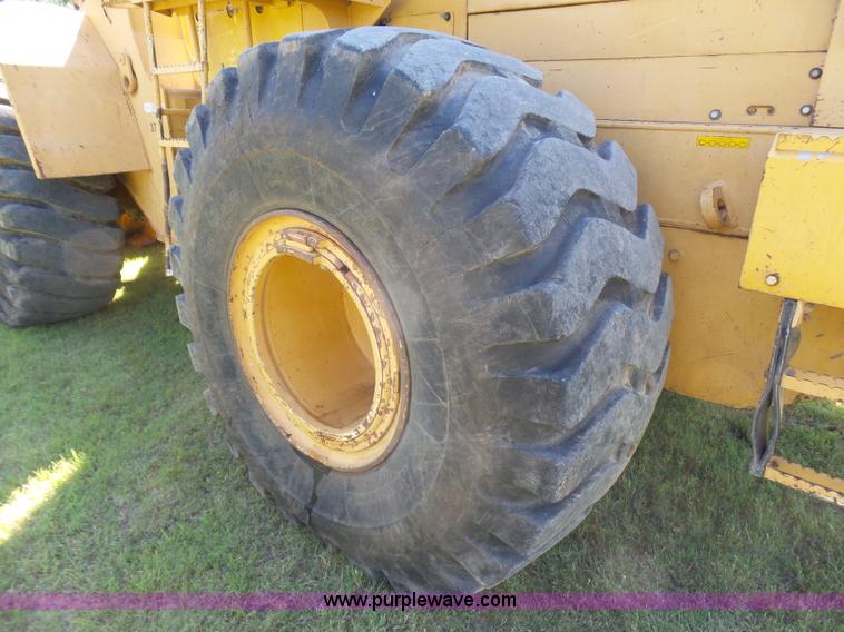 image for item L1537 1996 John Deere 744E wheel loader