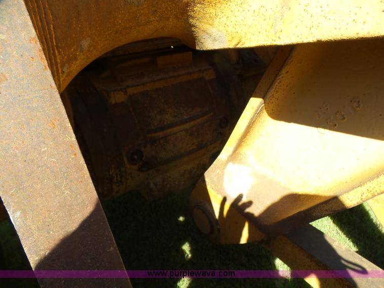 image for item L1537 1996 John Deere 744E wheel loader