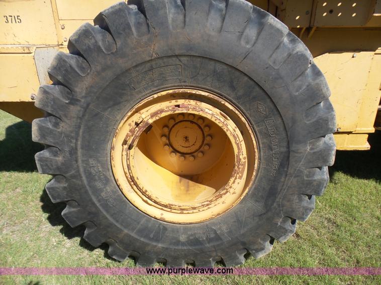 image for item L1537 1996 John Deere 744E wheel loader