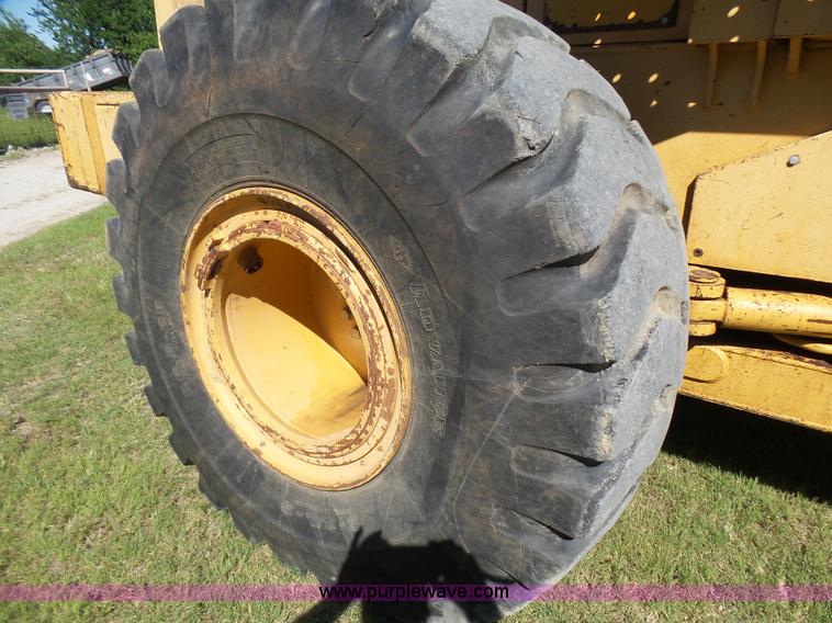 image for item L1537 1996 John Deere 744E wheel loader