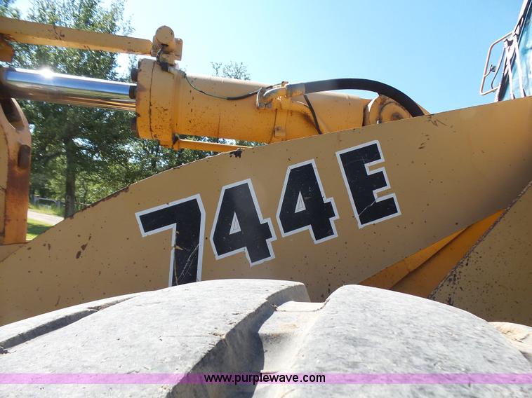 image for item L1537 1996 John Deere 744E wheel loader