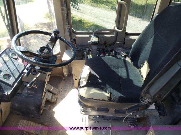 image for item L1537 1996 John Deere 744E wheel loader