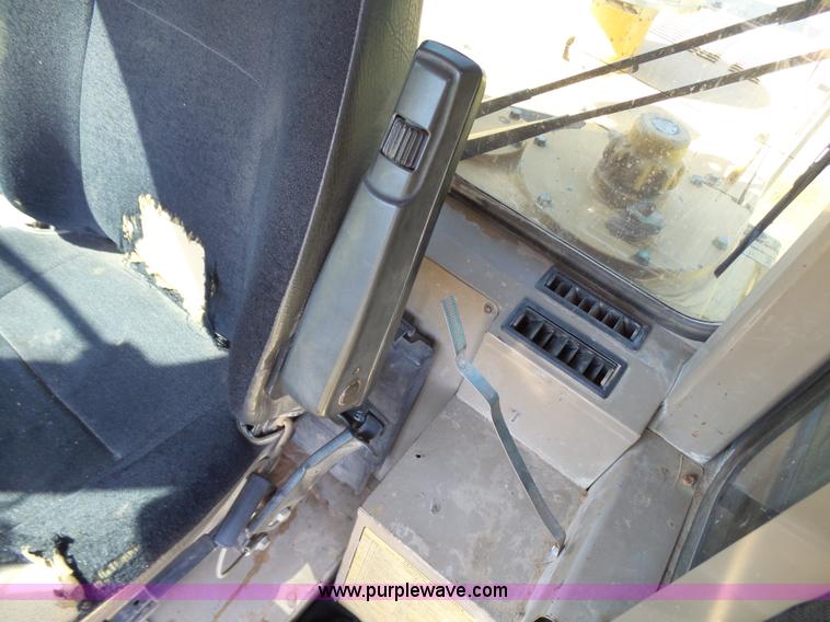 image for item L1537 1996 John Deere 744E wheel loader