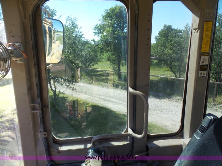 image for item L1537 1996 John Deere 744E wheel loader