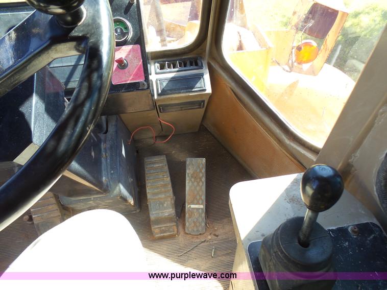 image for item L1537 1996 John Deere 744E wheel loader