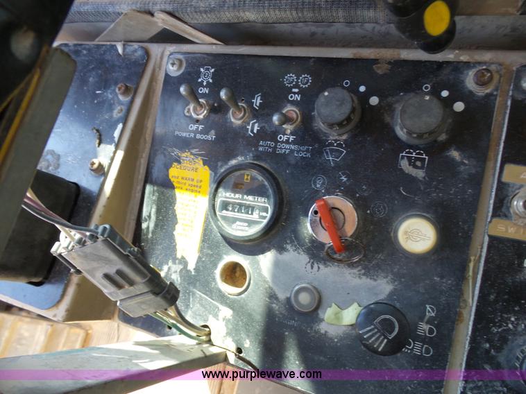 image for item L1537 1996 John Deere 744E wheel loader