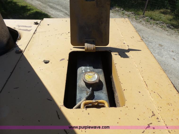 image for item L1537 1996 John Deere 744E wheel loader