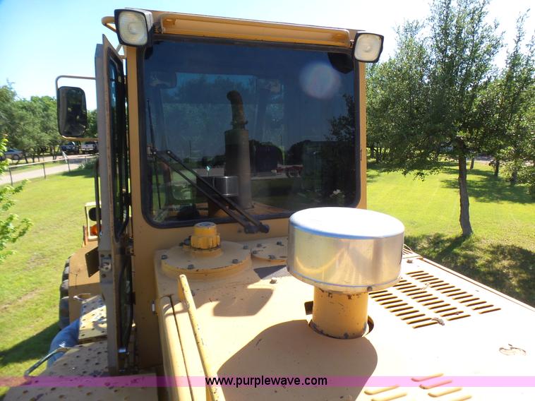 image for item L1537 1996 John Deere 744E wheel loader