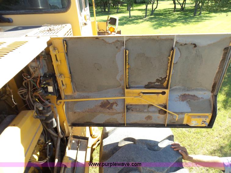 image for item L1537 1996 John Deere 744E wheel loader