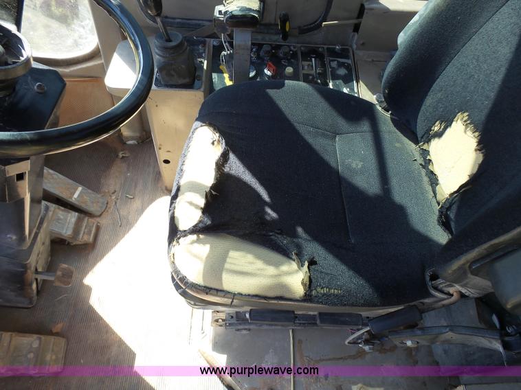 image for item L1537 1996 John Deere 744E wheel loader